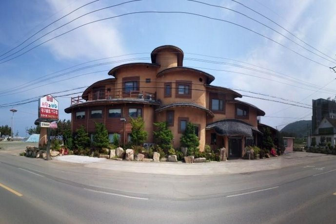 Gyeongju Poet and the Sea Pension