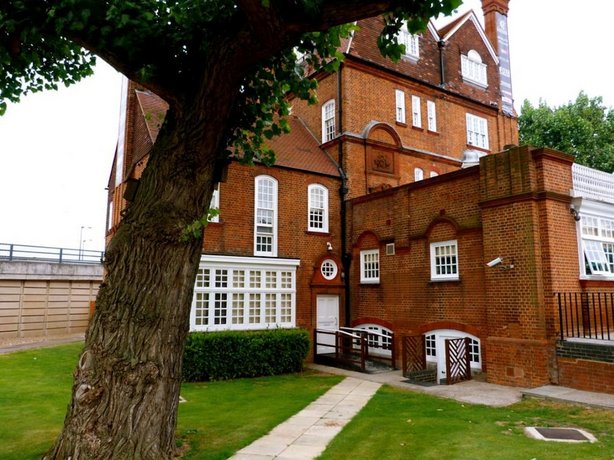 Connaught House Hotel London ExCeL