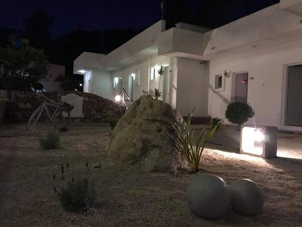 Ladiko Suites