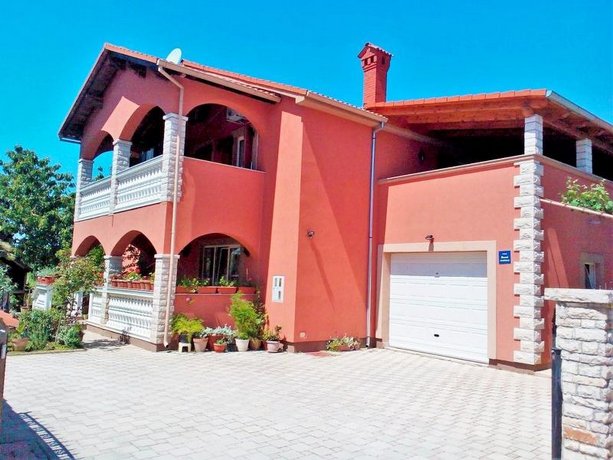 Apartments Anto 1296