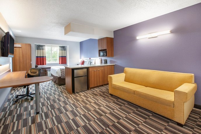 Microtel Inn & Suites by Wyndham Pittsburgh Airport