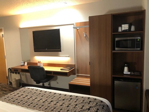 Microtel Inn & Suites by Wyndham Pittsburgh Airport