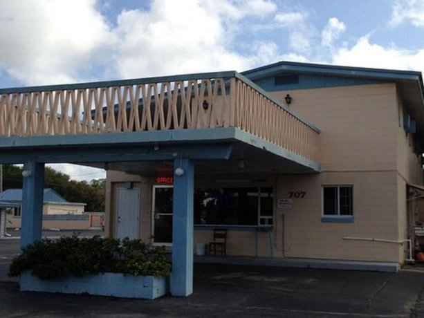 Three Oaks Motel - Titusville