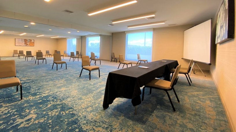 Holiday Inn Los Angeles International Airport