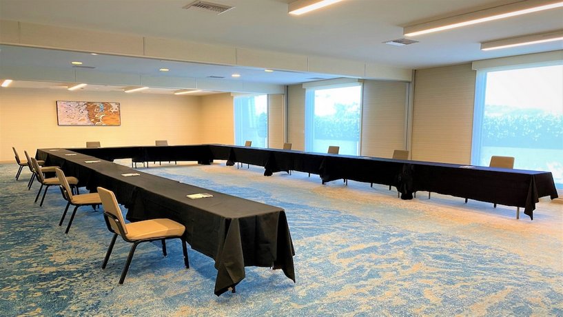 Holiday Inn Los Angeles International Airport