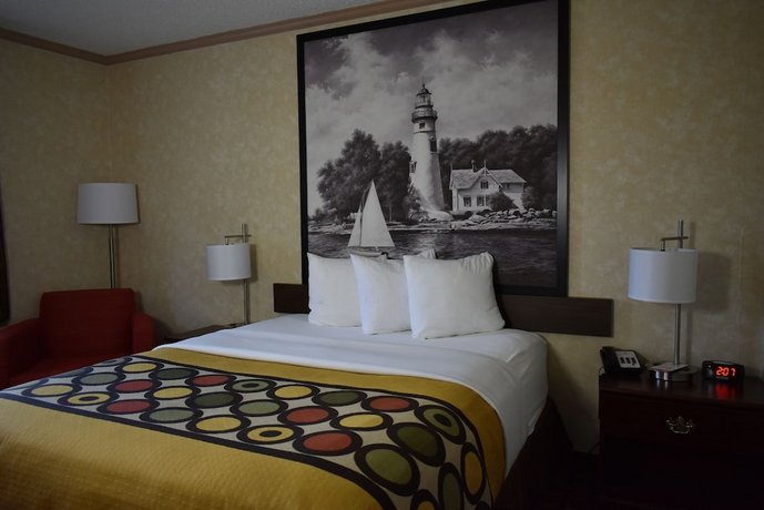 Super 8 by Wyndham Maumee Perrysburg Toledo Area Motel
