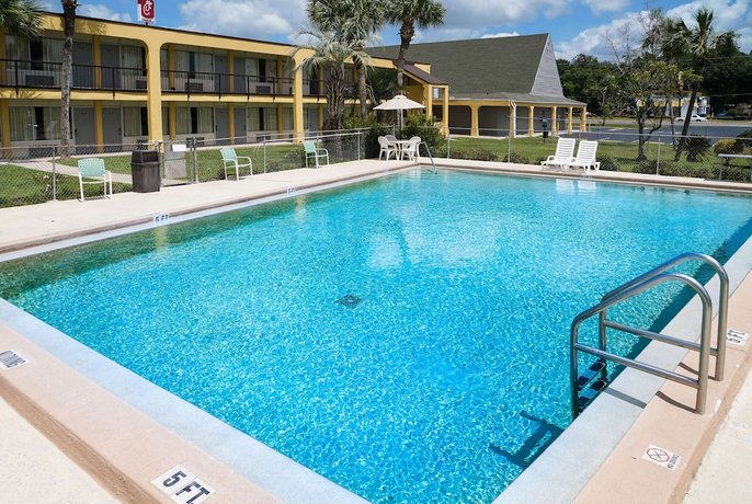 Days Inn by Wyndham Lake City I-75