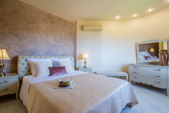 Wine Dark Sea Villa Artemis