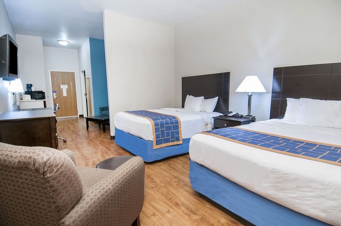 Days Inn & Suites by Wyndham San Antonio near AT&T Center