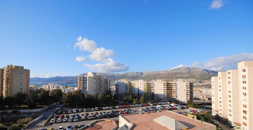 Apartment with 2 bedrooms in Split with enclosed garden and WiFi 2 km from the beach