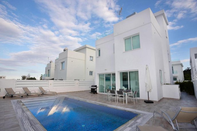 Villa Ioli Green Bay Protaras