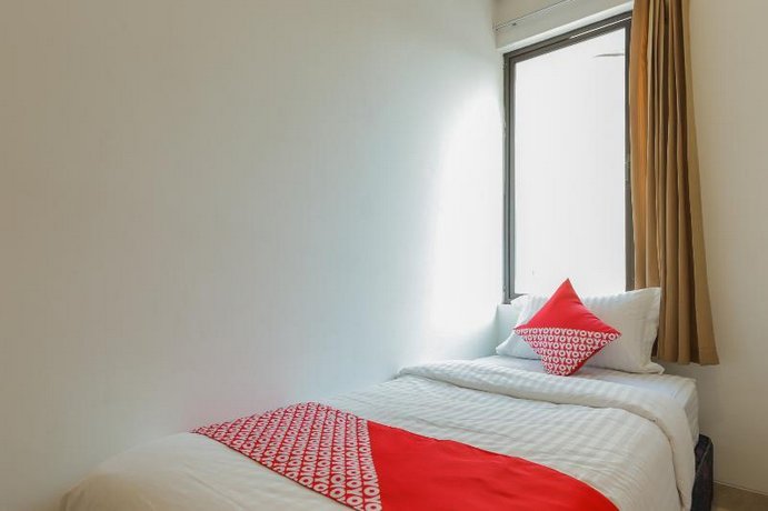 OYO 866 Idola Residence