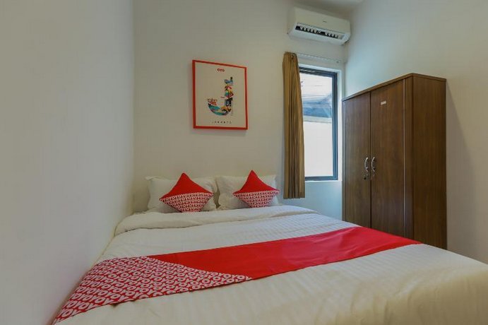 OYO 866 Idola Residence