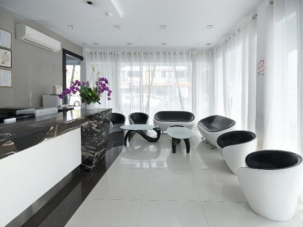 OYO 977 Hong Kong Suites