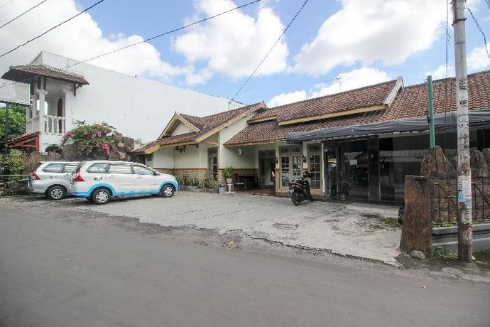 RedDoorz near RS Sarjito Yogyakarta 2