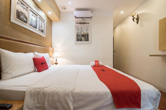 RedDoorz Plus near Cau Giay Park
