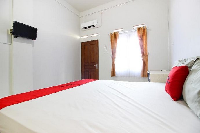 RedDoorz near Sindu Kusuma Edupark
