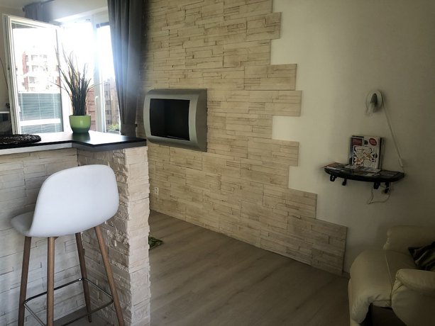 Bastien Studio near Airport