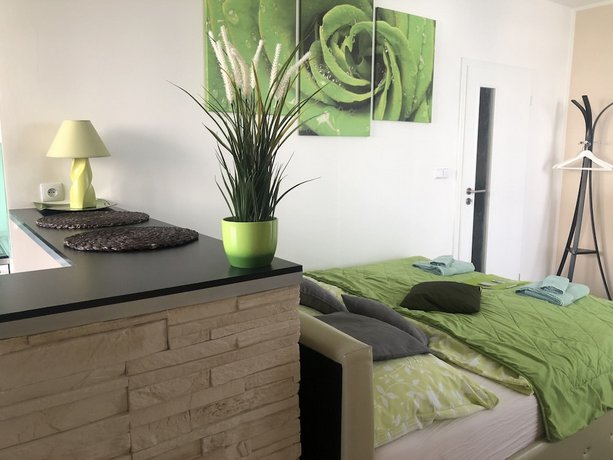 Bastien Studio near Airport