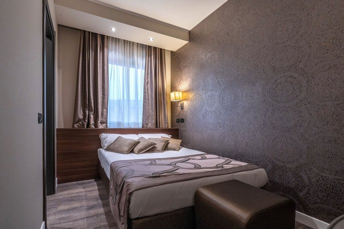 Smart Hotel Holiday