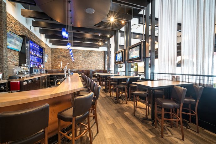 Acclaim Hotel Calgary Airport