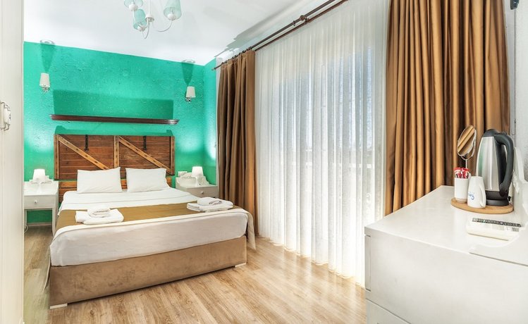 Sandal Alacati - Adult Only