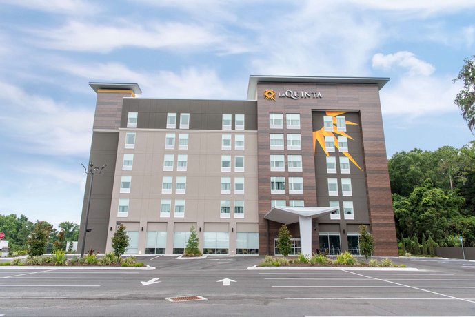 La Quinta Inn & Suite by Wyndham Lake City