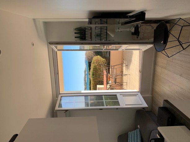 Beachfront Apartment with a/c in Port Grimaud