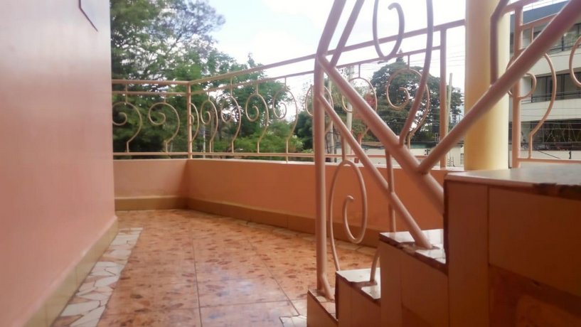 Pinnacle Court Apartments