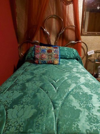 Alicante Room and gayfriendly