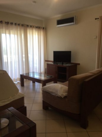 Parque Mourabel Oasis Village & Pe do Lago