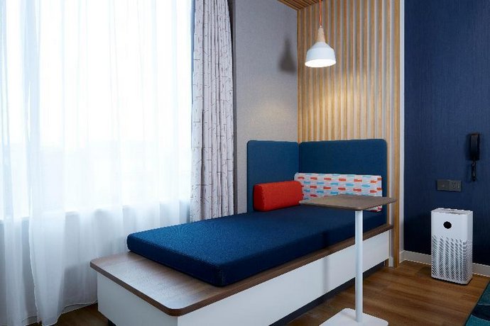 Holiday Inn Express Shanghai Kangqiao