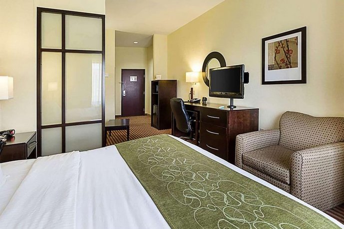 Days Inn & Suites by Wyndham Houston / West Energy Corridor