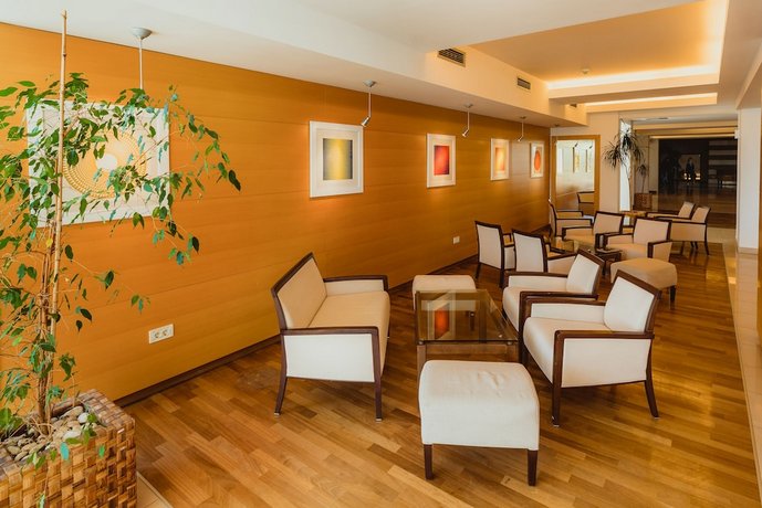 La Luna Island Hotel