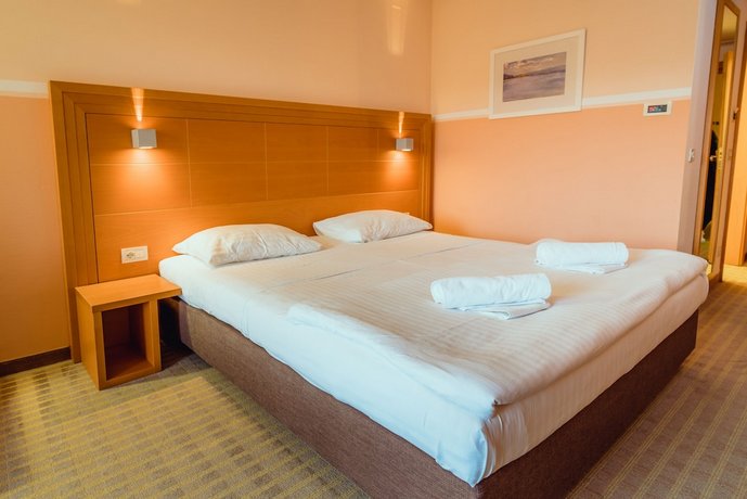 La Luna Island Hotel