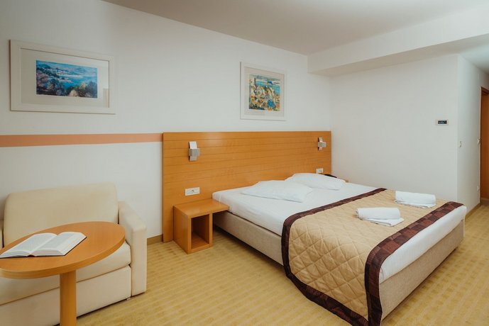 La Luna Island Hotel