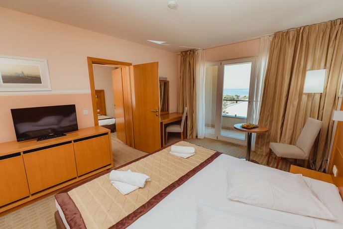 La Luna Island Hotel