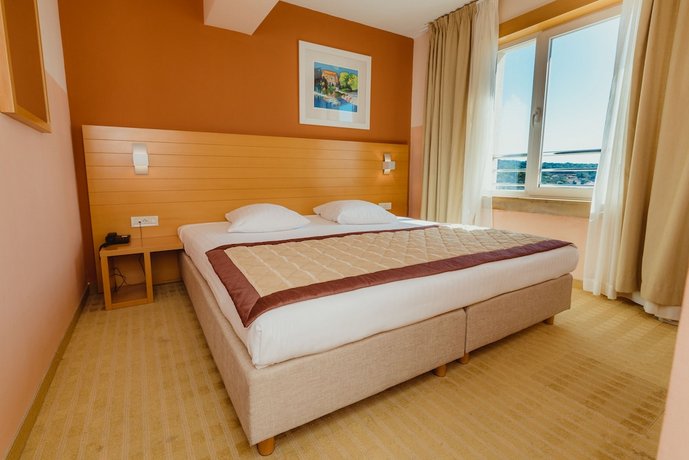 La Luna Island Hotel