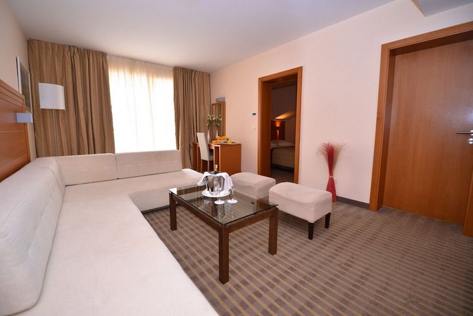 La Luna Island Hotel