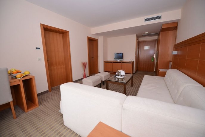 La Luna Island Hotel