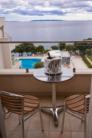 La Luna Island Hotel