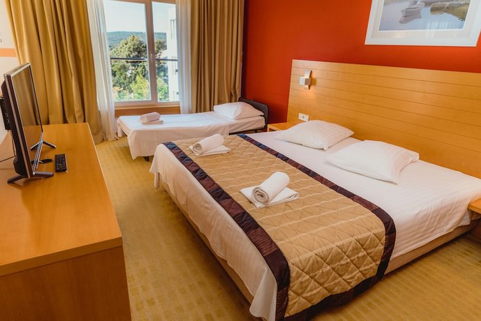 La Luna Island Hotel