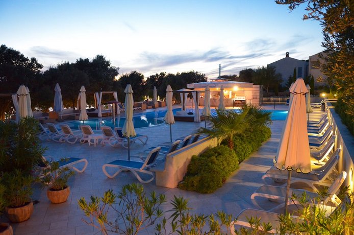 La Luna Island Hotel