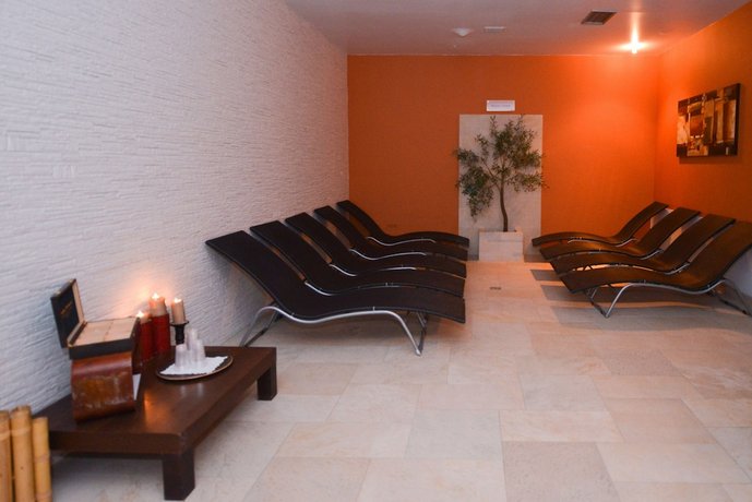 La Luna Island Hotel
