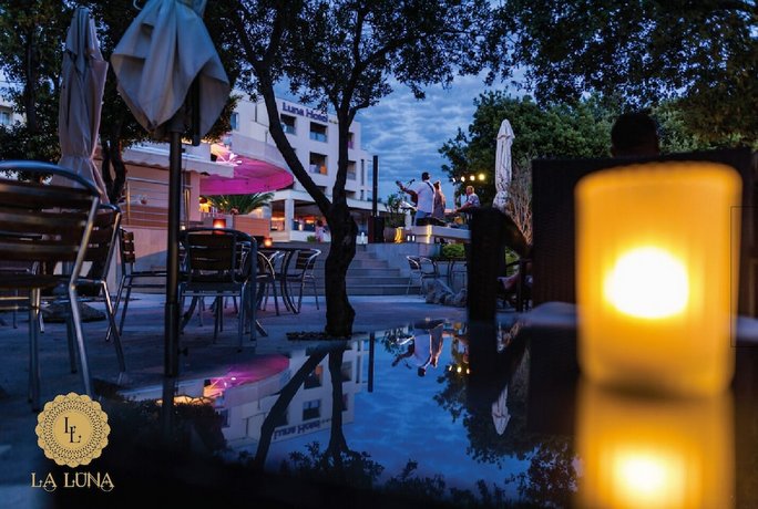 La Luna Island Hotel