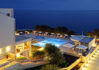 La Luna Island Hotel