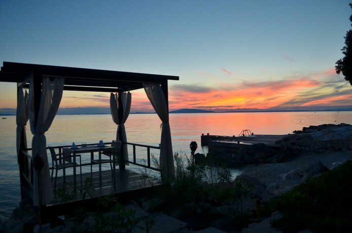 La Luna Island Hotel