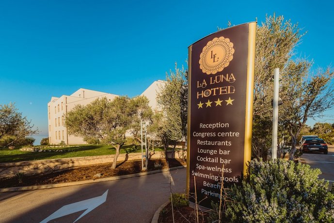 La Luna Island Hotel