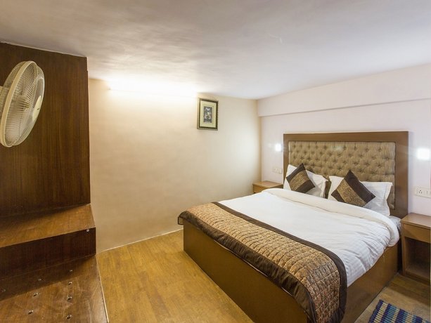 OYO 15515 Hotel Landmark Inn