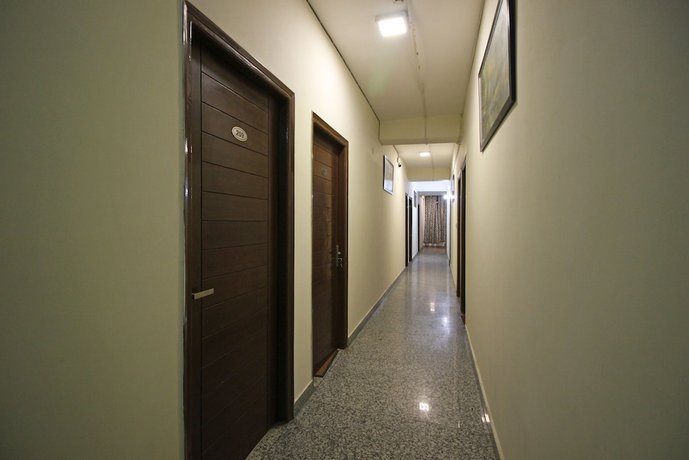OYO 9046 Hotel Metro Star